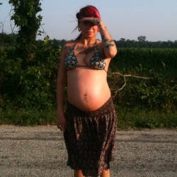 Photo amateur de sexe 7776 – 1 Click 2 Sets – Horny Pregnant Tattoo Babe Annemarie & Shy Milf Leyla